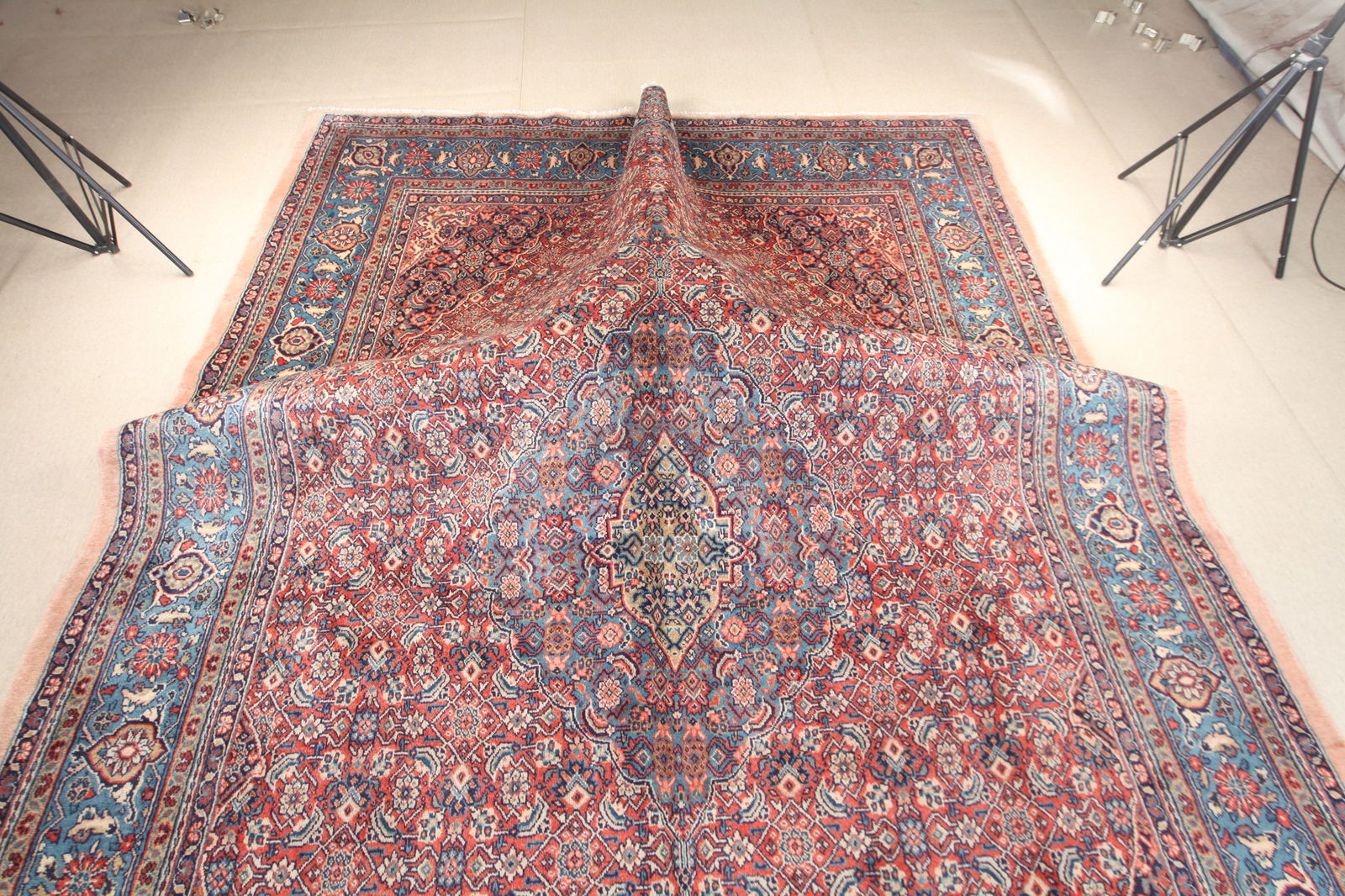 Unreserved,A PERSIAN MARKAZI ARAK CARPET (1 of 10)