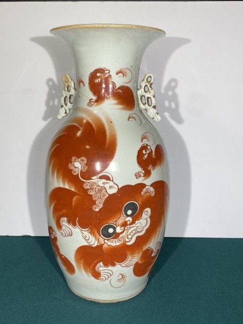 Chinese Porcelain vase with orange Foo dog (1 of 8)