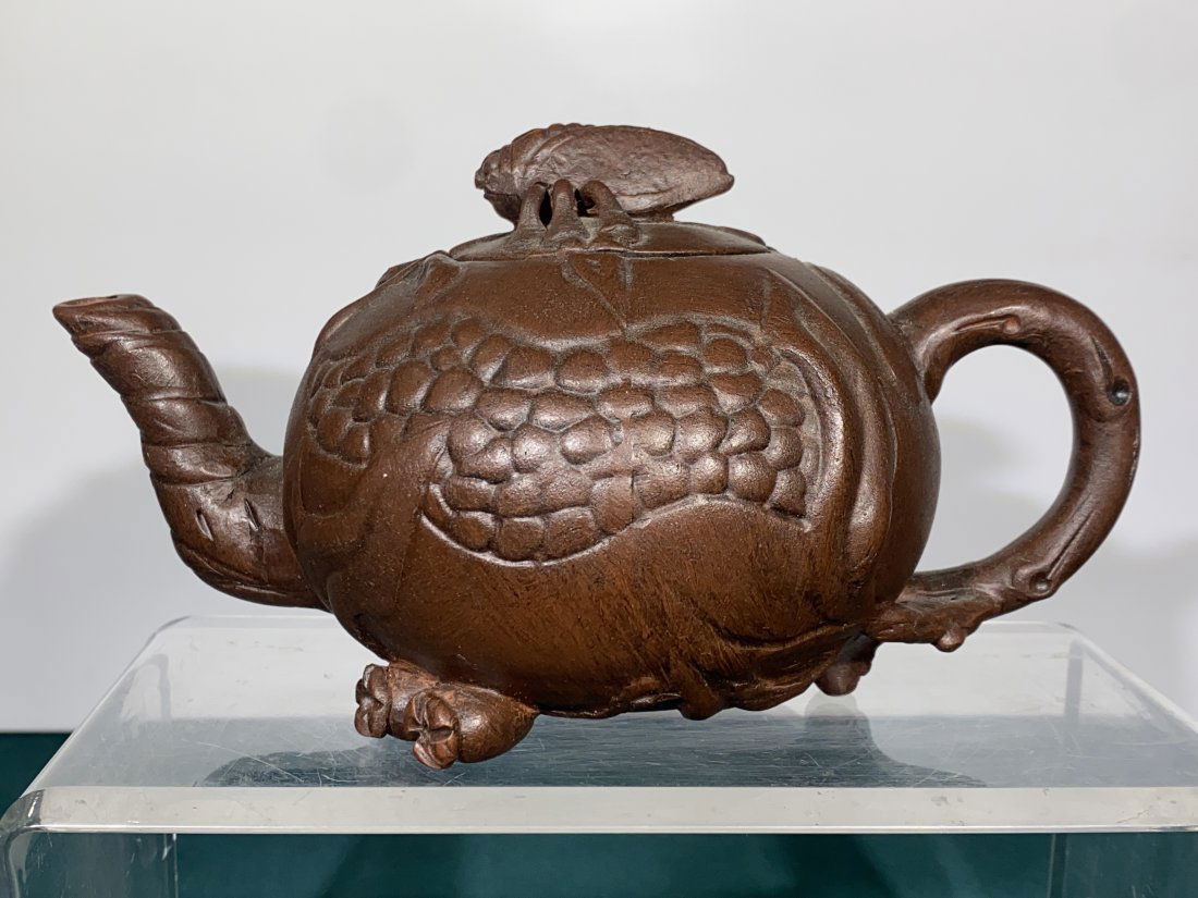 Chinese Yixing Clay Teapot (1 of 4)