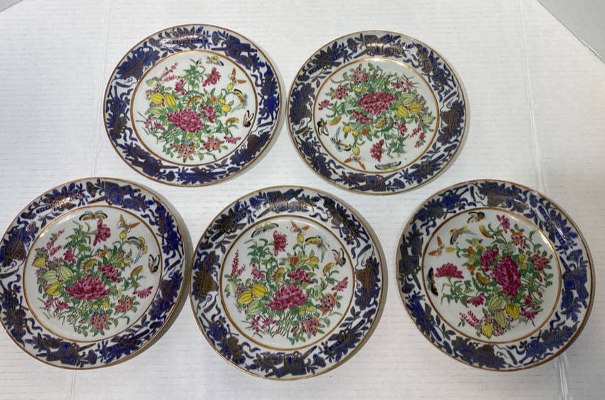 Chinese Export Porcelain plates with flower and butterflies set of 5 (1 of 4)