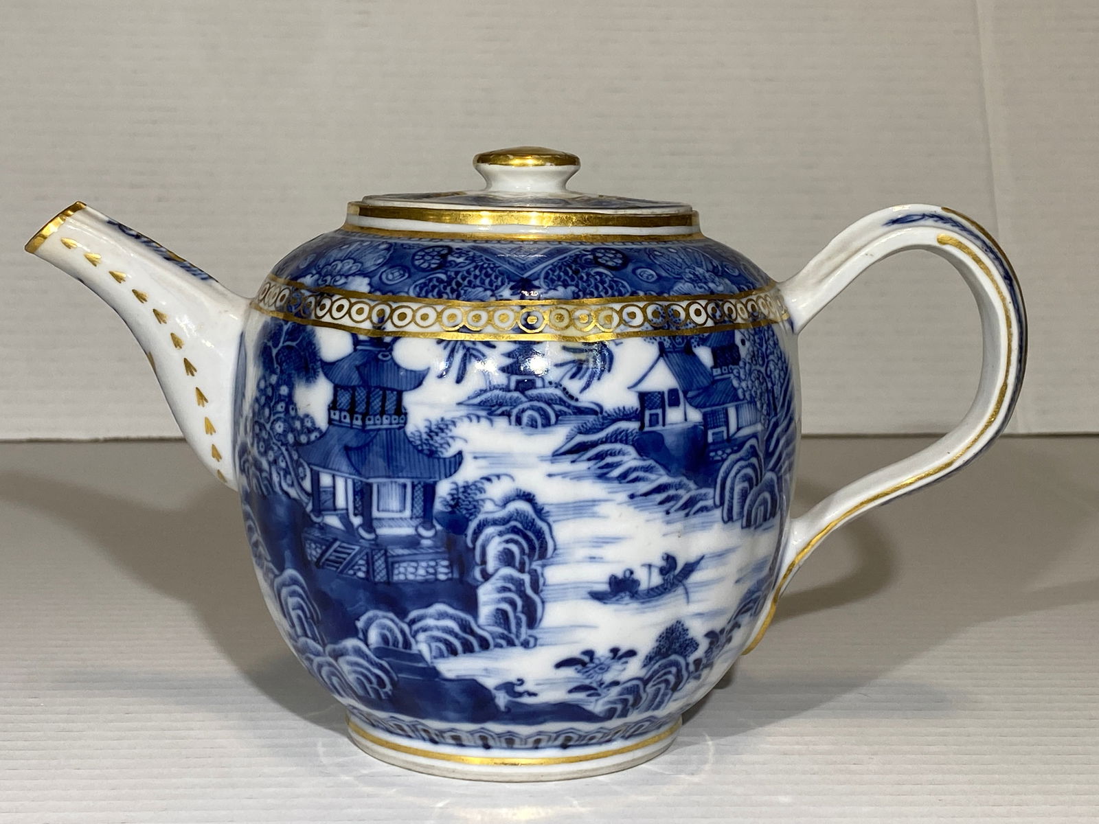 Chinese Blue and white porcelain Export teapot (1 of 9)