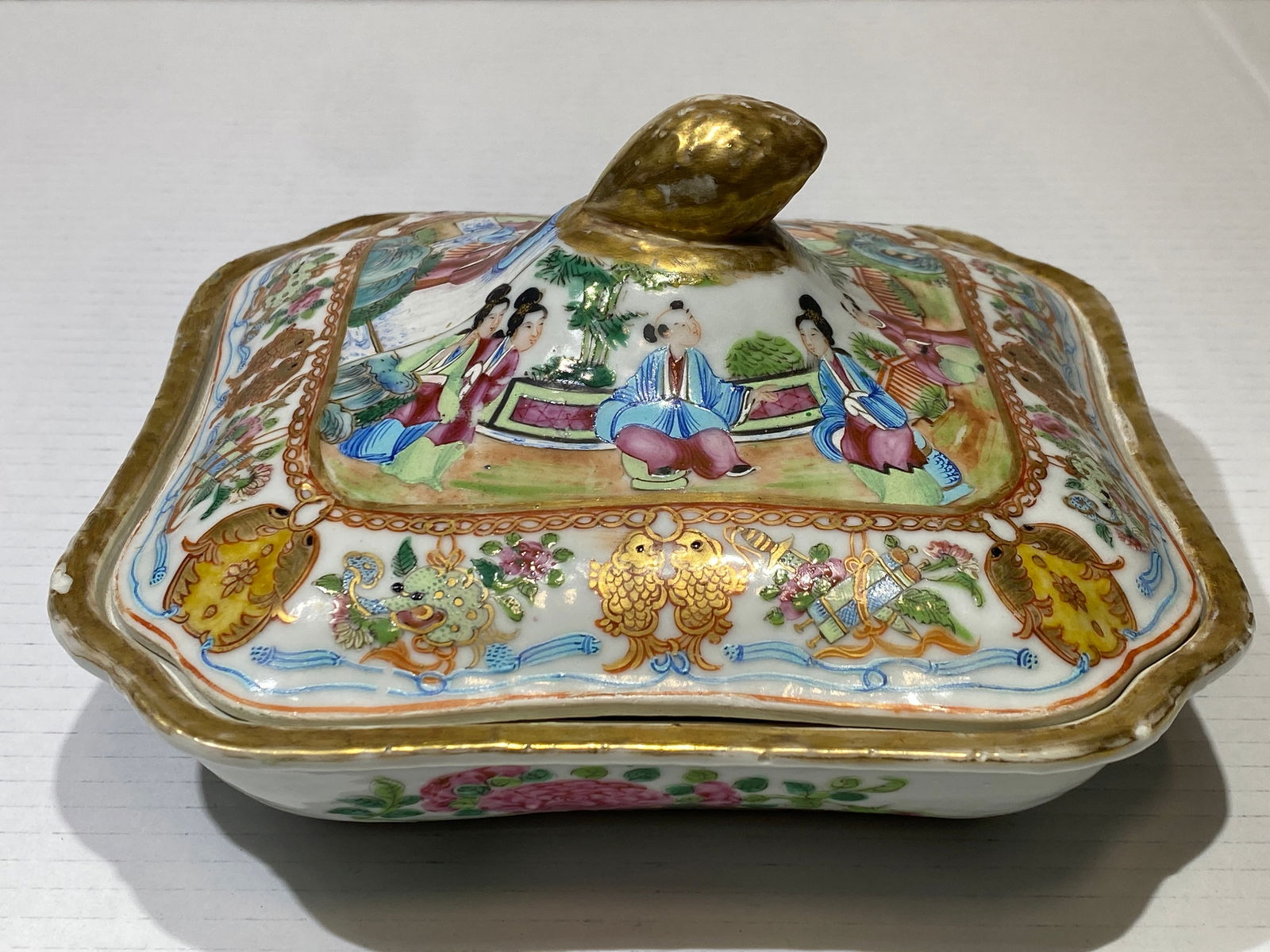 Chinese porcelain Export Tureen famille rose (1 of 6)