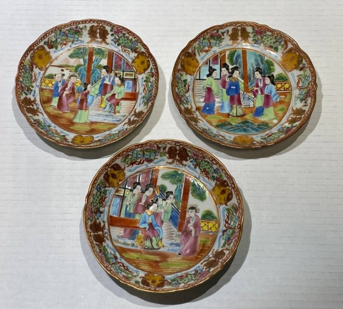 3 Chinese porcelain export plate saucers l Famille Rose (1 of 6)