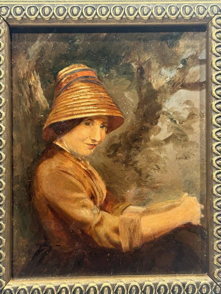 Antique Oil Painting Signed On Back Label R. Burrows Girl With Straw Bonnet: Good conditAntique Oil Painting Signed On Back Label R. Burrows Girl with straw bonnetOil on board with original label..Size is. 5 1/2” x 6 3/4.
