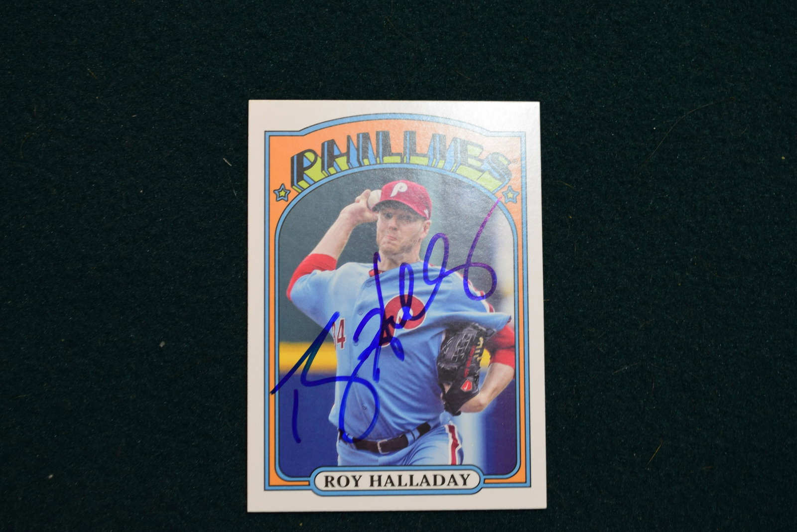 2013 Topps Roy Halliday signed mini card: One of a VERY large signed card and Index card lot from a long time collector. Ranging from the 1920s-2000s: As pictured, this card is signed and a welcome add to any collection.