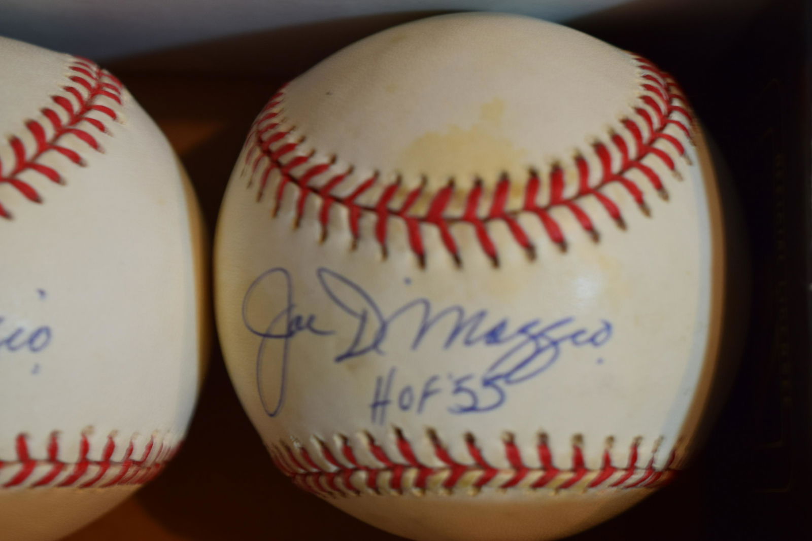 Joe DiMaggio 55 HOFer signed baseball (1 of 1)