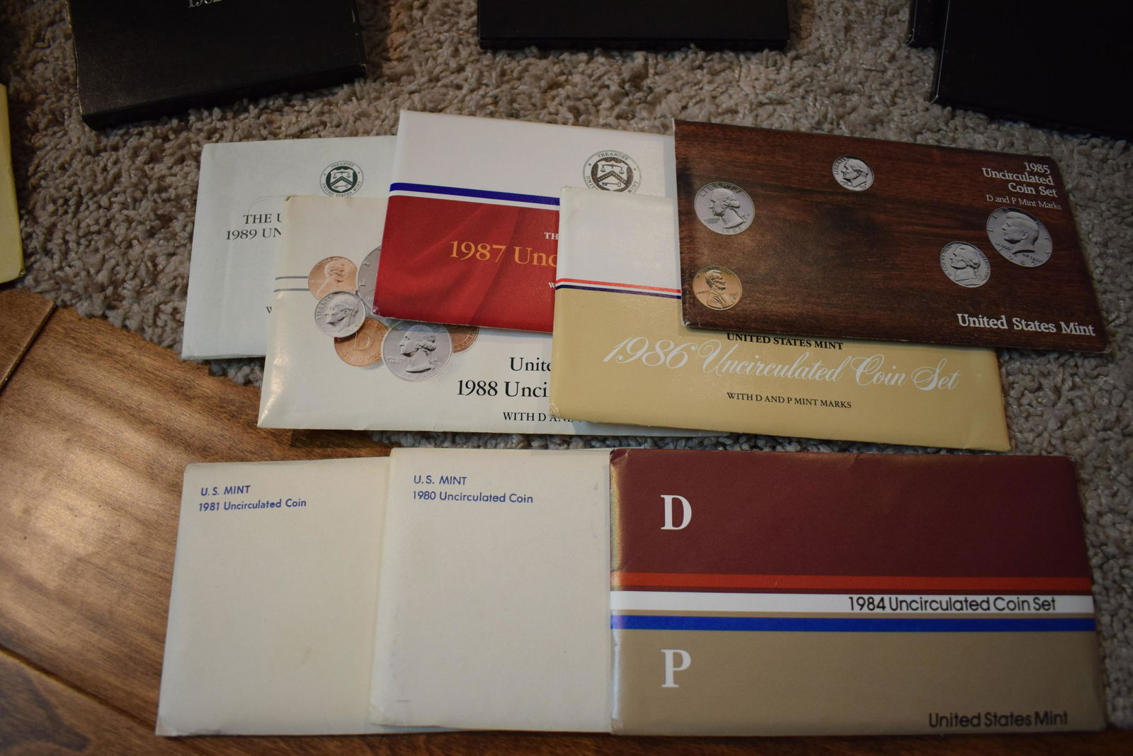 1980-1989 uncirculated Mint sets -missing 1982-1983 (1 of 1)