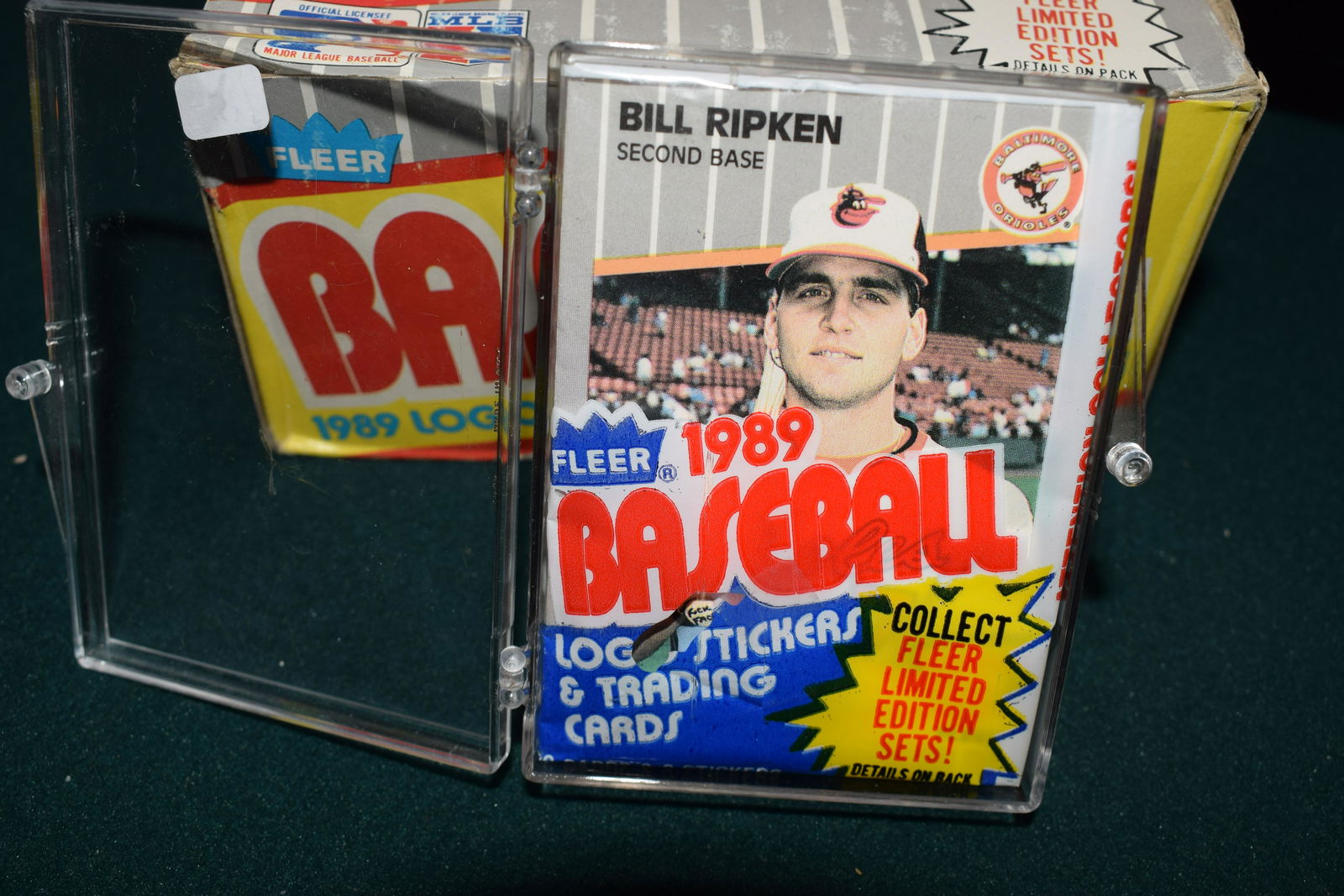1989 Fleer baseball ERROR cello pack w  Bill Ripken FF card on top! (1 of 1)
