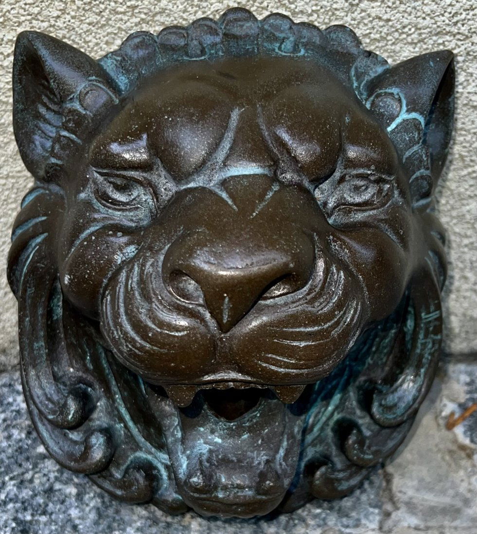 BRONZED RESIN MEDIEVAL LION RELIEF WALL PLAQUE/FOUNTAIN: Stunning and realistic Wall Decor with a Medieval/Gothic style Round Lion Wall Plaque/Fountain. This awesome Antique Reproduction makes for a Great Architectural Accent.