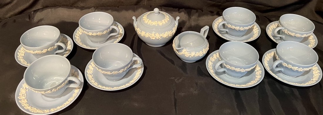 EMBOSSED ANTIQUE WEDGWOOD QUEENSWARE MADE IN ENGLAND (1 of 5)