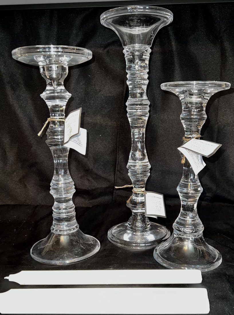 WILLIAMS SONOMA PRISTINE SET OF THREE VARIED HEIGHT GLASS CANDLESTICKS (1 of 3)