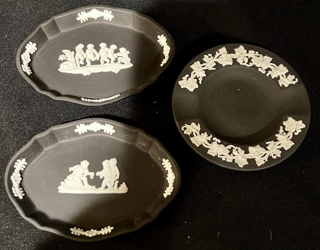 ANTIQUE BLACK AND WHITE BASALT WEDGWOOD JASPERWARE TRAYS (1 of 10)