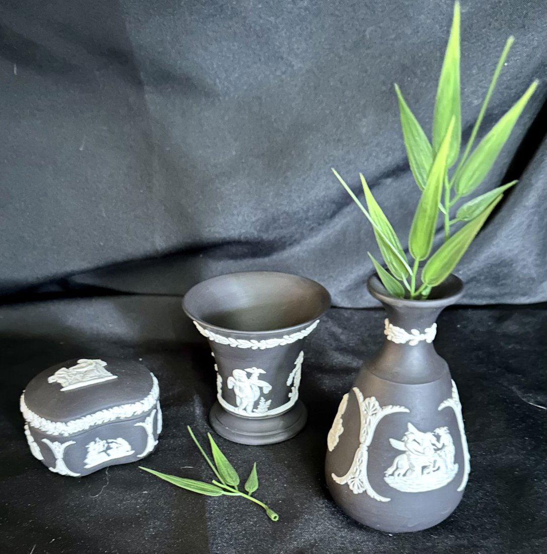 ANTIQUE BLACK AND WHITE ANTIQUE BASALT WEDGWOOD JASPERWARE TRIO (1 of 9)
