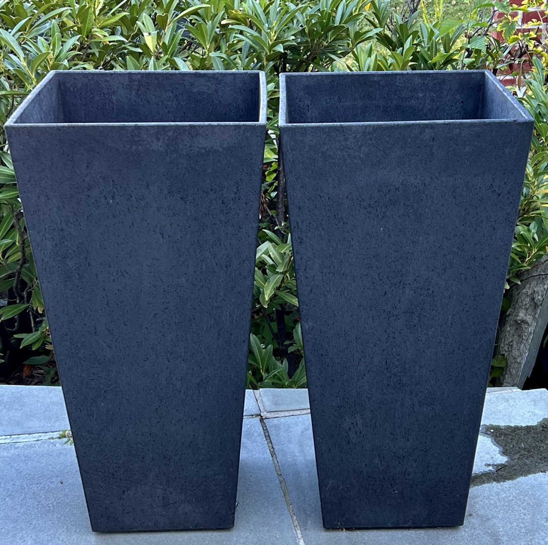 CONTEMPORARY OUTDOOR PLANTERS IN BRILLIANT CHARCOAL-BLACK FINISH (1 of 6)
