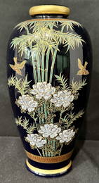 RARE AND RIVETING JAPANESE SOKU CHINA HANDPAINTED PORCELAIN URN