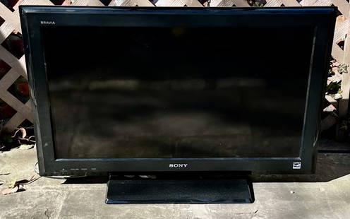BEAUTIFUL 32" BLACK SONY BRAVIA LCD TELEVISION WITH 5 HD CAPABLE INPUTS: Beautiful and Recent, Sony Bravia 32" Color Television Model Number KDL-32L504The KDL-32L504 doesn't cost a lot at retail, but you sure do get a lot — including the quality and long-term depend