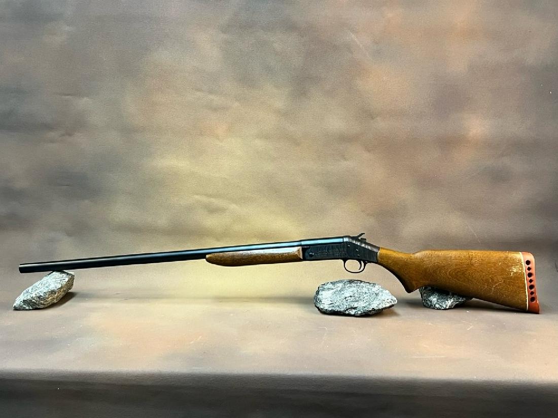Harrington & Richardson, Inc., Topper Model 152: 12 GA Shotgun 3" MODThe Topper Model 158 is a specific model of the Topper line of single-shot, break-action shotguns made by H&R 1871, LLC. It is chambered in 20 gauge and has a 28" barrel, making it