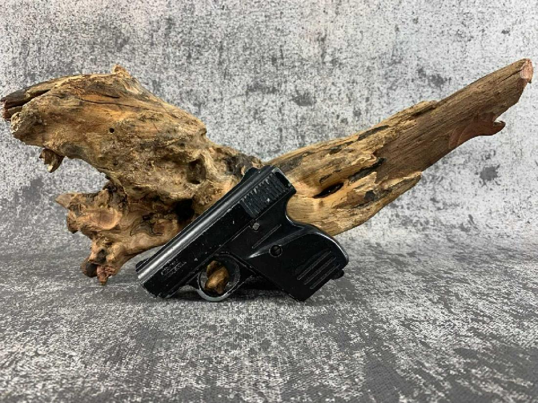 LORCIN L25: Comes with original grips, shows heavy signs of wear, missing mag. Please see photos. LORCIN L25 .25 AUTO SEMI 2 3/8" DARK 345345 GOOD US
