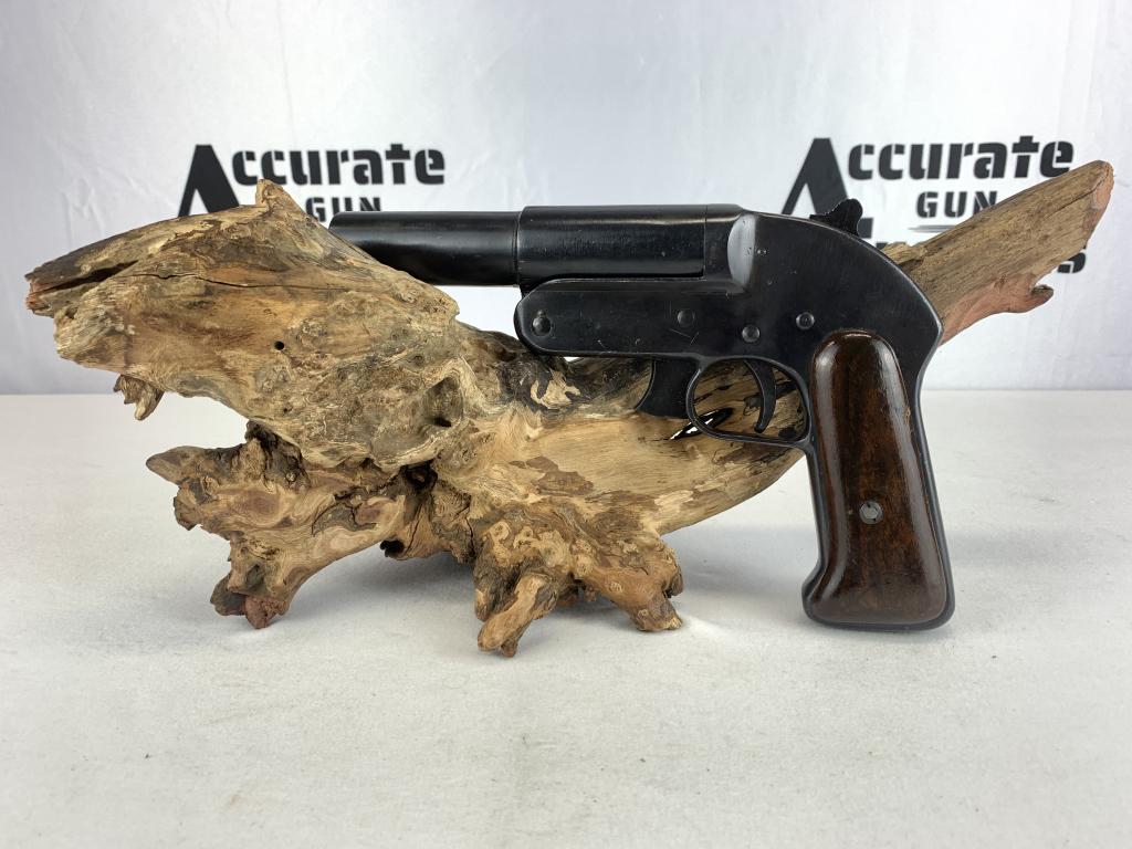 Russian made Romania Flare Pistol 26.5MM: This is an interesting piece of Eastern Bloc history. During the Second World War the Romanians contracted production of these flare guns from the Soviet Union. The pistol is a 26.5mm steel frame flar