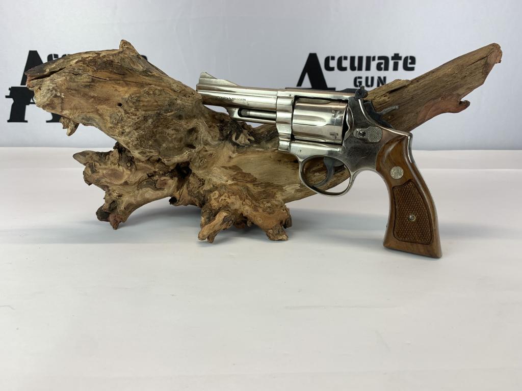 Smith & Wesson 19-3 357: This nickel plated revolver with the original stocks was made in 1973. Comes with box. Please see photos.