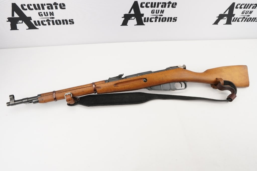 1952 POLISH RADOM MODEL: 1952 POLISH RADOM MODEL M44 Rifle with foldable bayonet and sling .This rifle is in Good condition showing normal signs of use and wear. Please see photos.