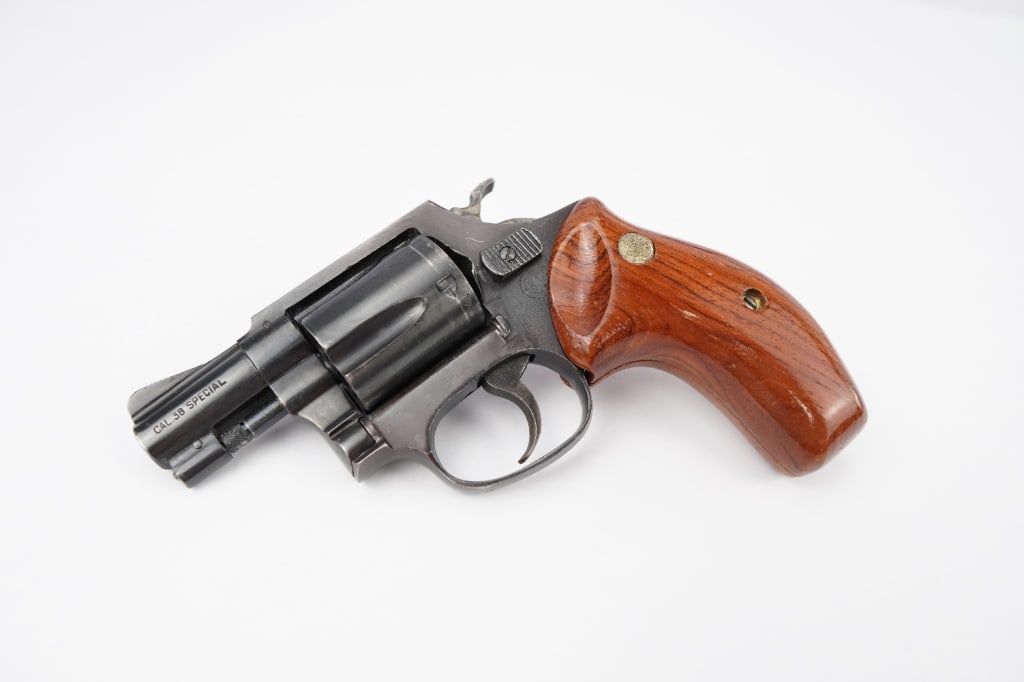 EIG XXI .38 SPL: EIG/GLB (1965) .38 Spl Revolver: A classic piece of Italian firearm history, this 1965 EIG/GLB .38 Spl revolver is in good condition. Timeless design, reliable performance, and a collector's dream. Do
