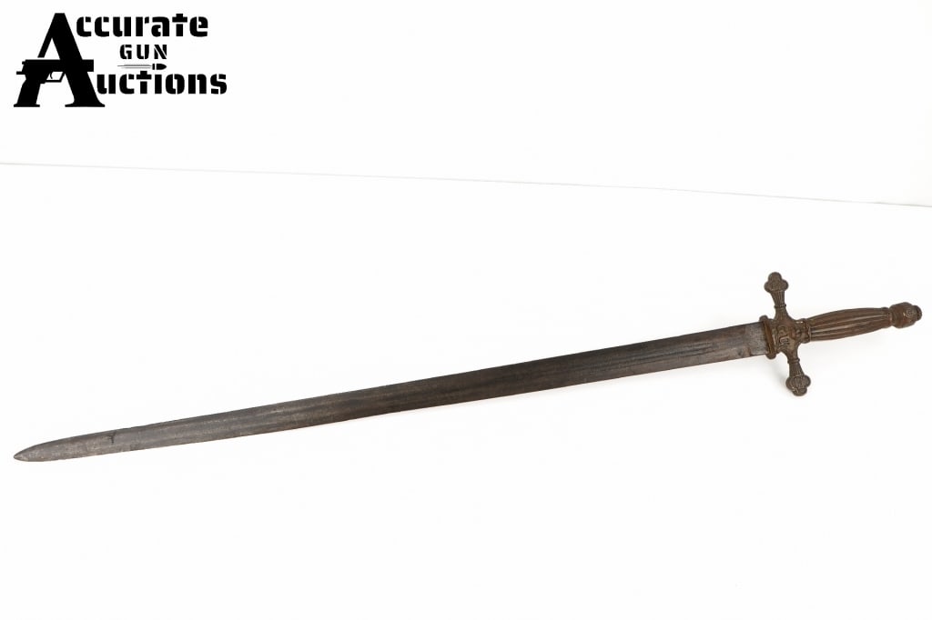 British Short Sword: Short sword, believed to be British. The blade measures 25". Please see photos.