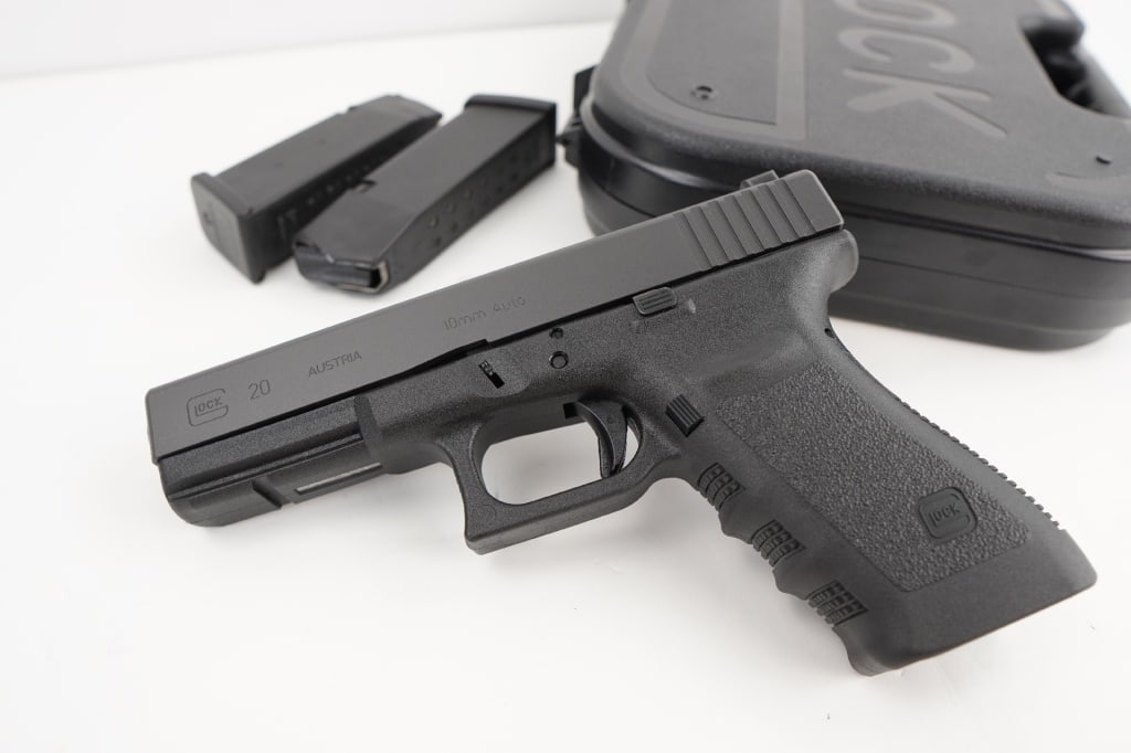 Glock 20 10 MM: The Glock 20 is a force to be reckoned with, and is more accurate at further distances than just about any other pistol in its class. Chambered in the increasingly popular 10 mm round, this Glock 20 i