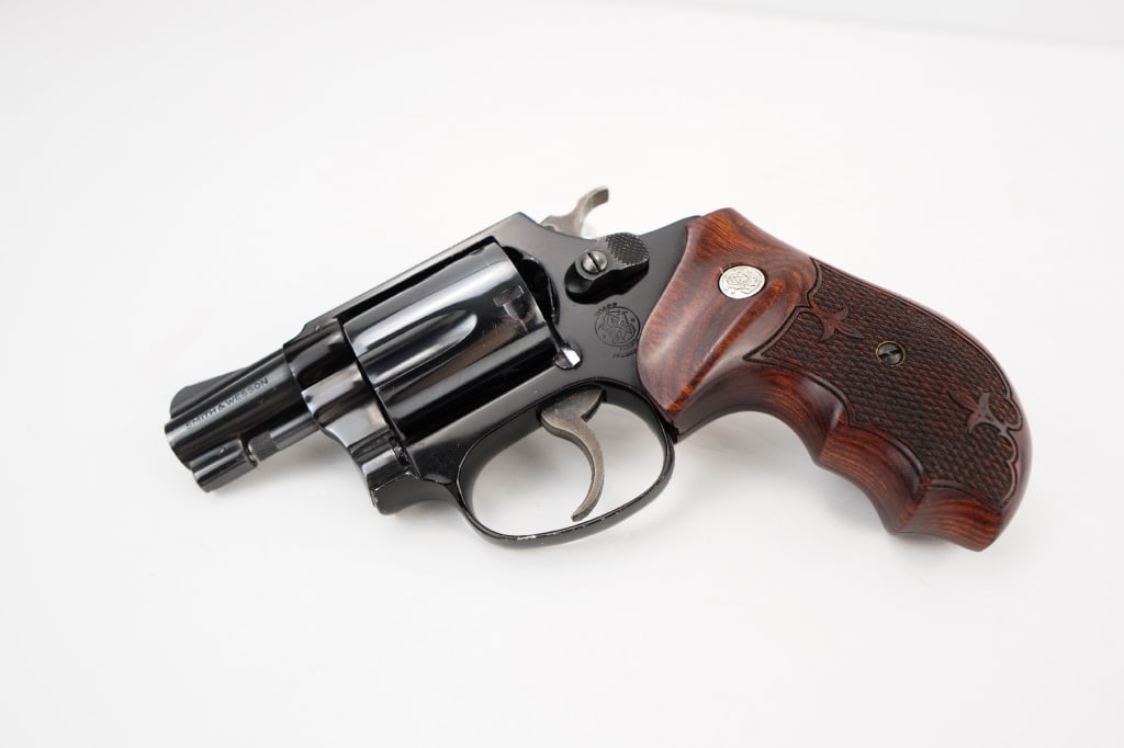 Smith & Wesson 625 45 Cal: The Smith & Wesson Model 625, is a six-round, double-action revolver chambered for the .45 ACP using moon clips. The Model 625 is an improved stainless steel version Smith & Wesson Model 22 and a dire