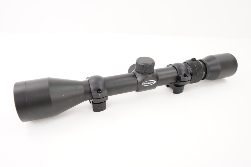 Weaver Scope 3-9x40: with scope rings. Please see the photos.