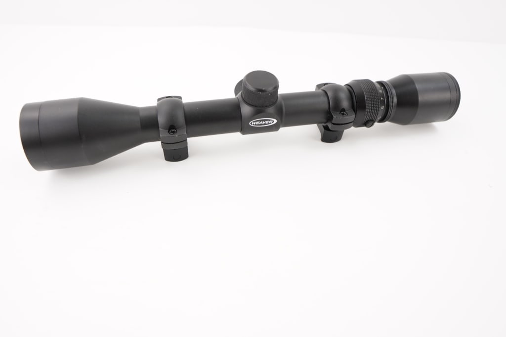 Weaver 3-9x40 Scope: This Weaver scope features 3-9x40 magnification and is in very good condition. Please see the photos.