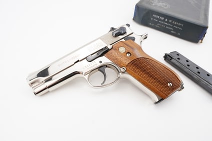 Smith & Wesson 39-2 9mm