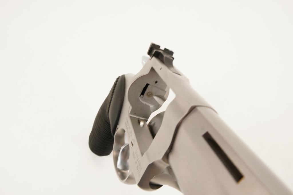 Taurus Tracker .17 HMR - 18