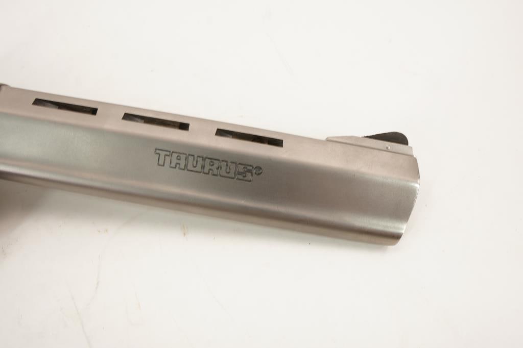 Taurus Tracker .17 HMR - 6
