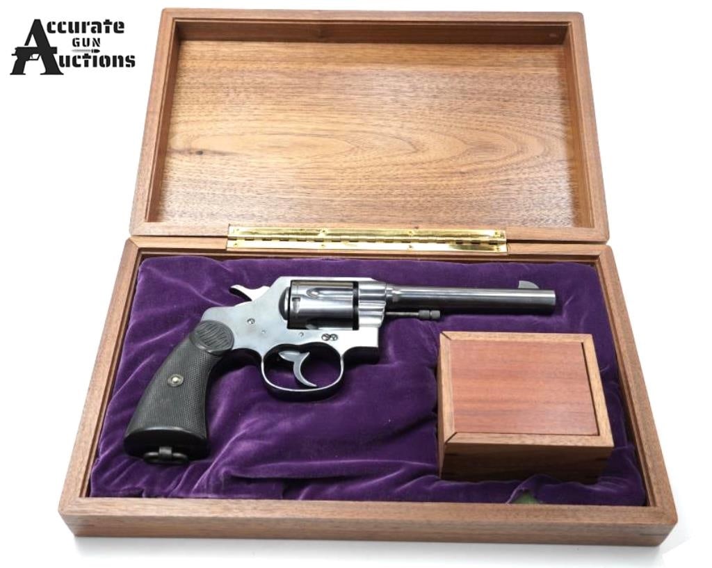 Colt New Service Commercial .45 Colt: Make: Colt Model: New Service Commercial Caliber: .45 Colt Action: DA/SA Barrel: 5.5 Bore: Bright Serial # 306293 Condition: Very Good ? Collectors? Colt New Service .45 Colt with Colt factory origina