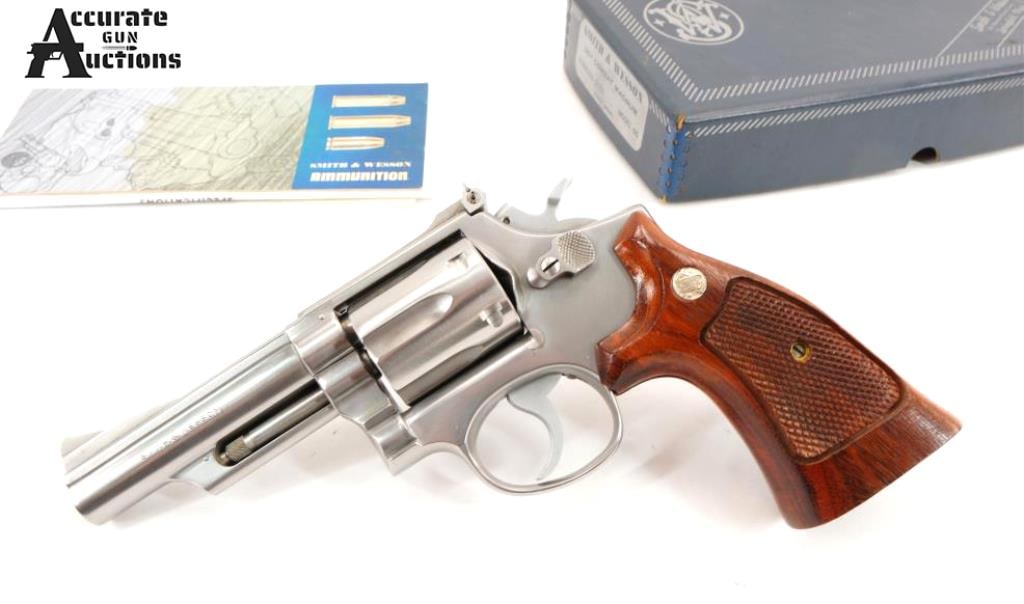 Smith & Wesson 66 "Combat Magnum" .357 Mag: Make: Smith & Wesson Model: 66 "Combat Magnum" Caliber: .357 Mag Action: DA Barrel: 4 Bore: Bright Serial # 4K59286 Condition: Very Good This highly collectible, investment-grade Smith & Wesson Model 