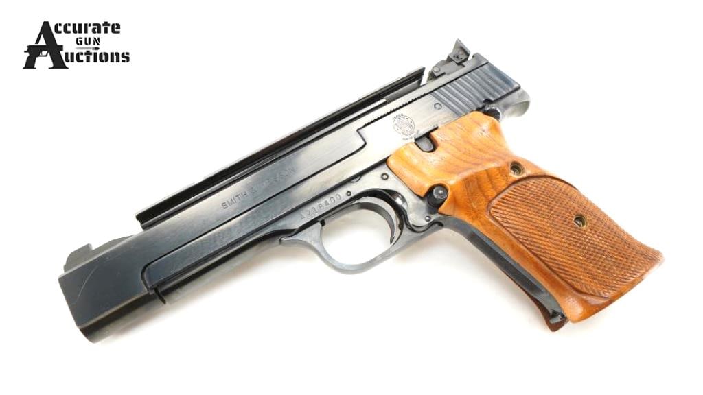 Smith & Wesson 41 .22 LR: Make: Smith & Wesson Model: 41 Caliber: .22 LR Action: Semi Barrel: 5.5 Bore: Shiny Serial # A718400 Condition: Very Good The Smith & Wesson Model 41 is a premier, all-steel .22 LR semi-automatic pist