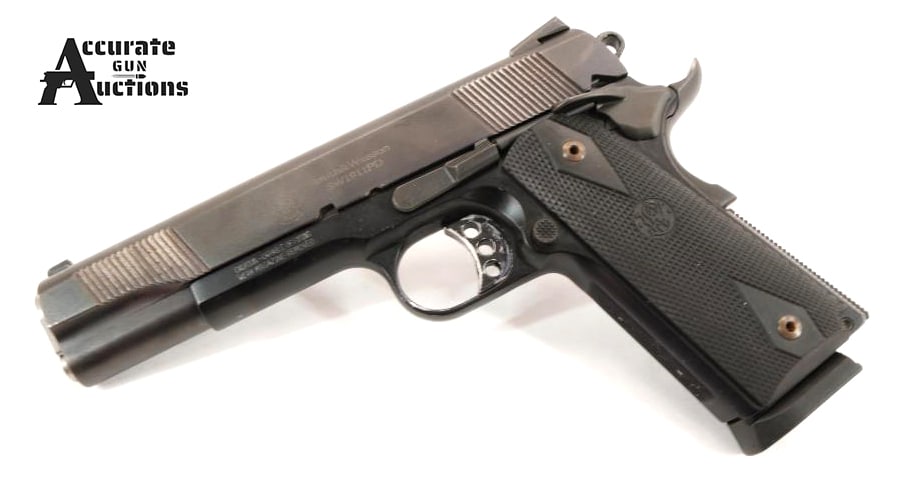 Smith & Wesson SW1911 PD .45 Auto (1 of 18)