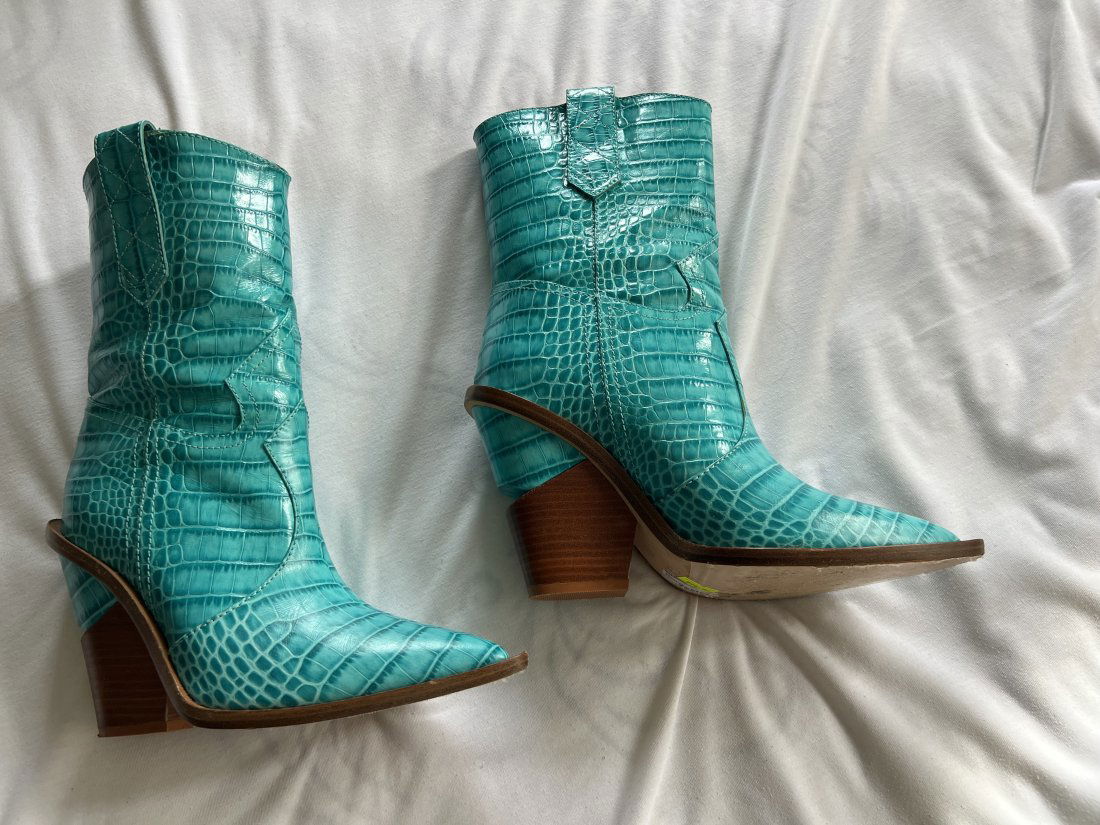 Cowgirl designer boots (1 of 8)