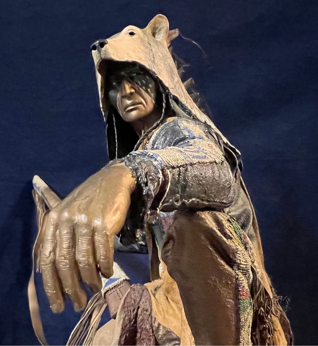 Dave McGary Rain Maker Top Edition: 31 x 29 x 23 on a rotating vase in excellent condition.book included.Not everyone can notice the drawer hardware which has Dave’s thumbprint on it.Pick up in San Diego.We can assist with shipping if