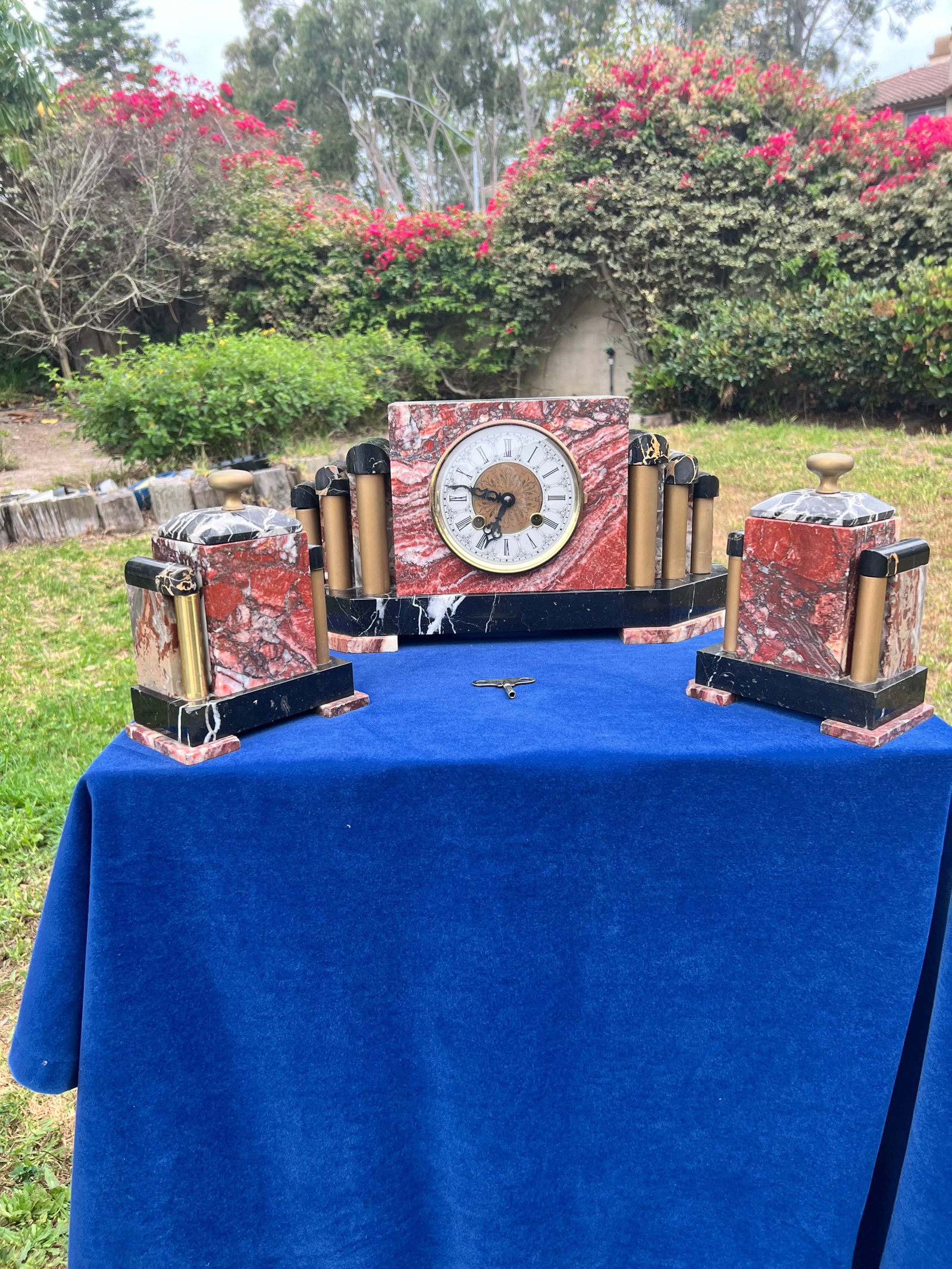 Art Deco marble and brass mantel clock (1 of 10)