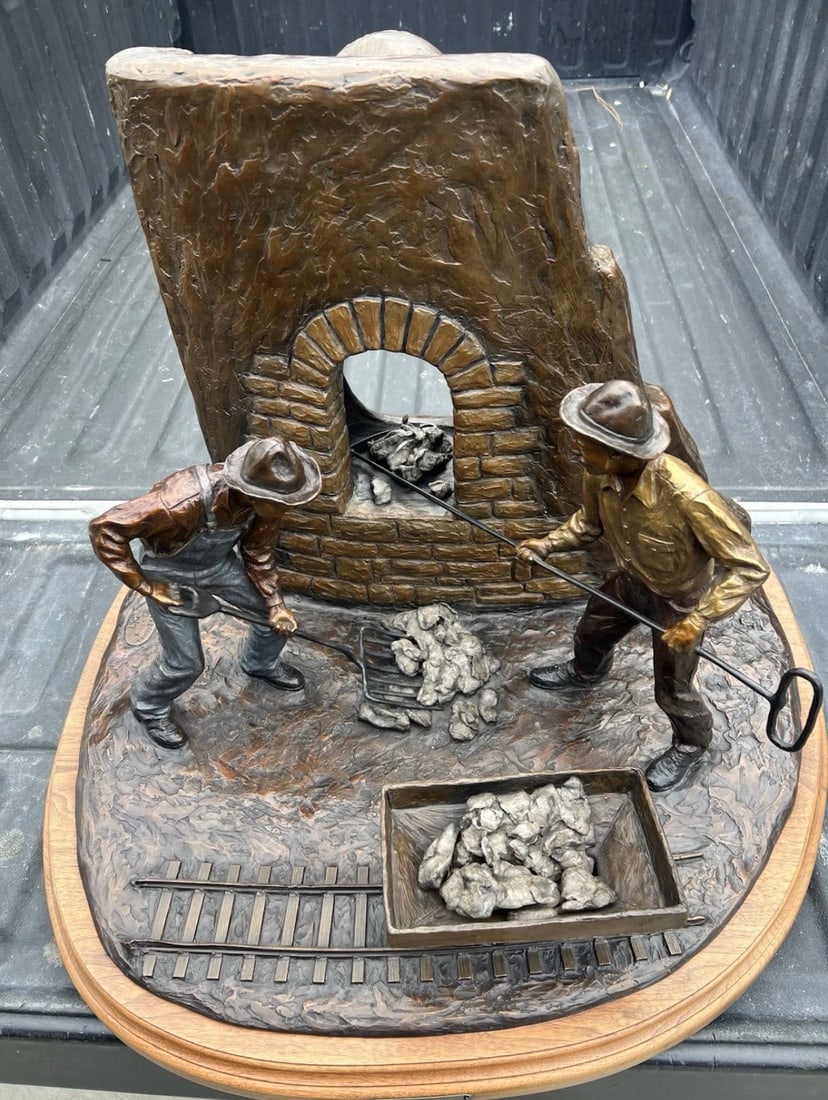 Massive Cloyd Barnes Bronze Sculpture: 21 x 29 x 23 on a rotating base.Fantastic details.Edition 2 of only 7. We can facilitate the shipping if needed