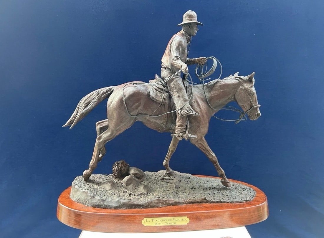 Keith Christie La Tradicion De Vaquero: 21 x 22.5 x 10.5 and 44 Lbs signed, numbered and dated edition 4/20We can facilitate the shipping if needed.The bronze has good details as we can expect from such a master.