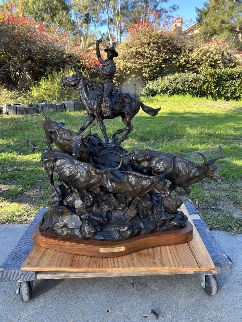 Grant Speed large western Bronze sculpture.Signed, numbered, dated: Large and heavy western bronze sculpture.29 x 27 x 17 and 117 Lbs. Beaufiful chocolate patina with mild green sprinkles here and there.One of the most sought after sculptures by CAA Artist.We can faci