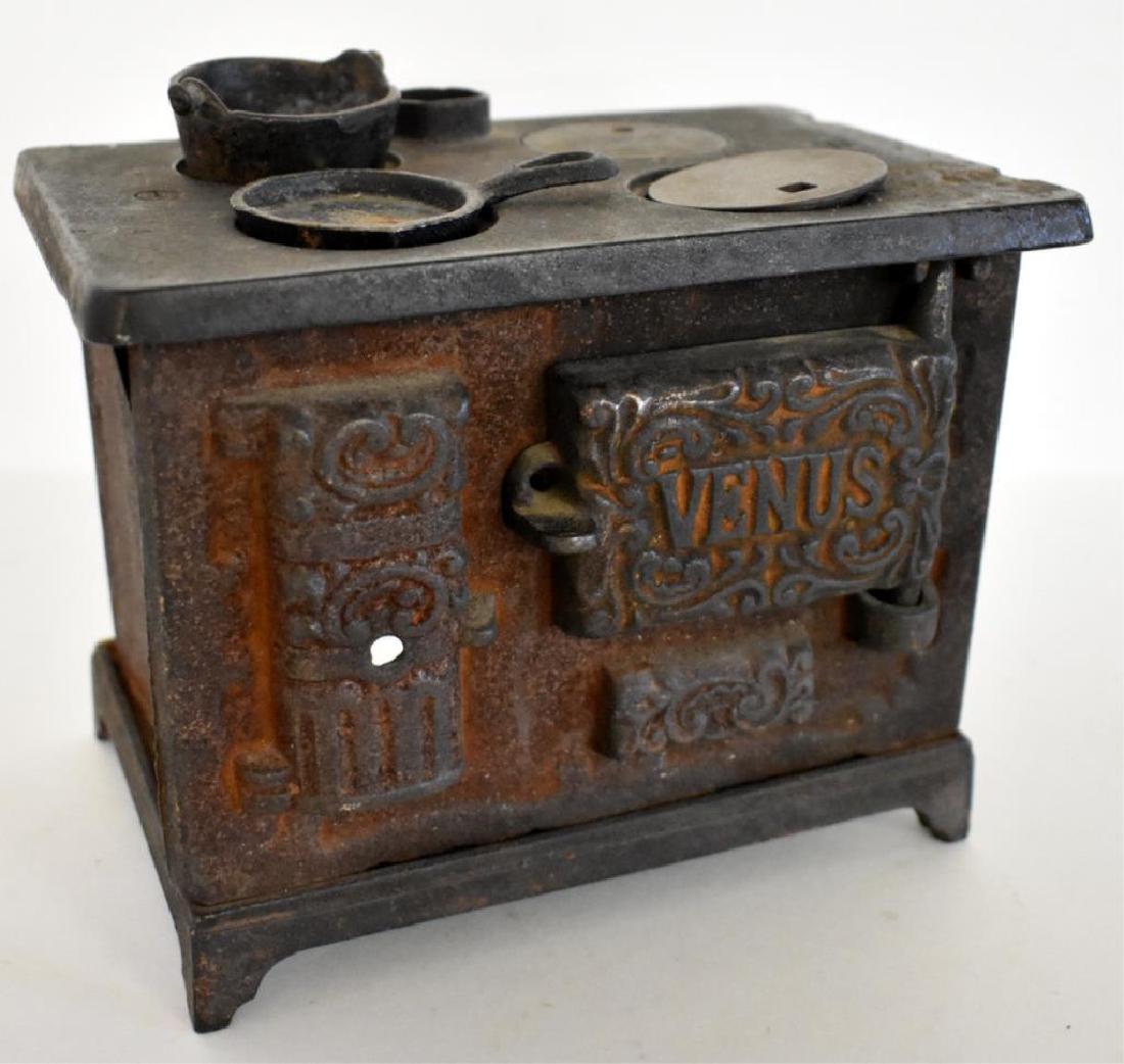 ANTIQUE VENUS TOY COOK STOVE (1 of 5)