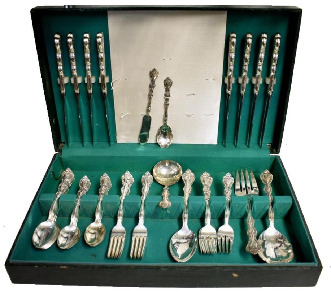 SET OF INTERNATIONAL SILVERPLATE FLATWARE (1 of 4)