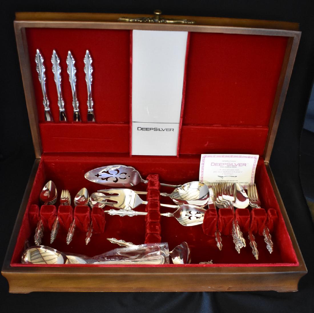 DEEP SILVER FLATWARE SET BY INTERNATIONAL SILVER (1 of 6)