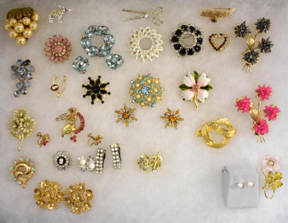 ASSORTED VINTAGE COSTUME JEWELRY (1 of 5)