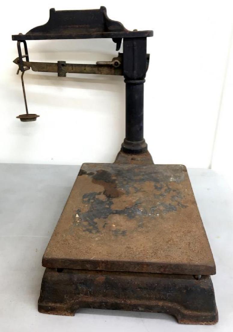 ANTIQUE GENERAL STORE SCALE