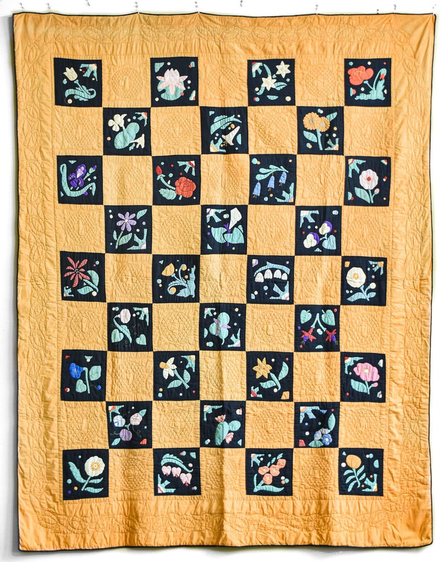 ANTIQUE QUILT (1 of 2)